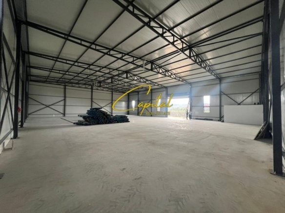 KAPANON ME QERA 600 M2 RRUGA E RINASIT 3.200 EURO