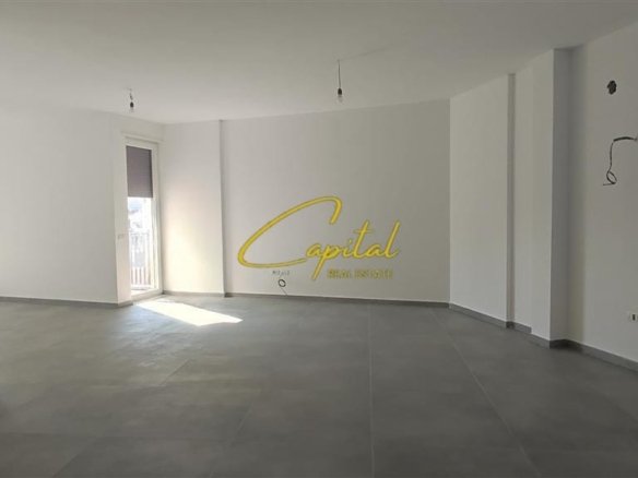 AMBIENT BIZNESI ME QERA 220 M2 QENDER 2.500 EURO