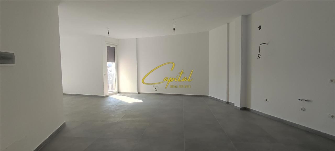 AMBIENT BIZNESI ME QERA 220 M2 QENDER 2.500 EURO