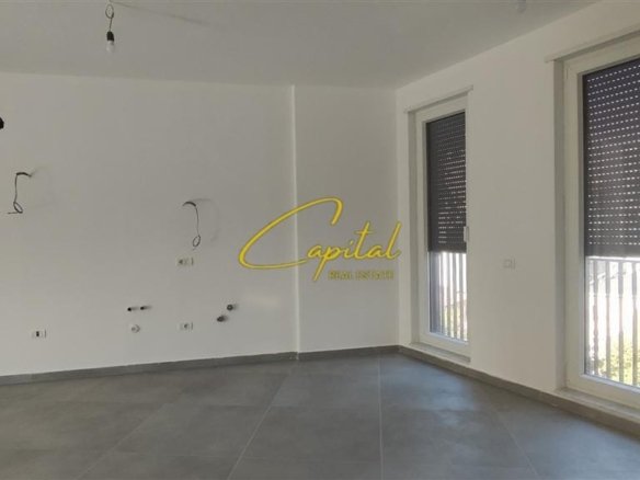 AMBIENT BIZNESI ME QERA 220 M2 QENDER 2.500 EURO
