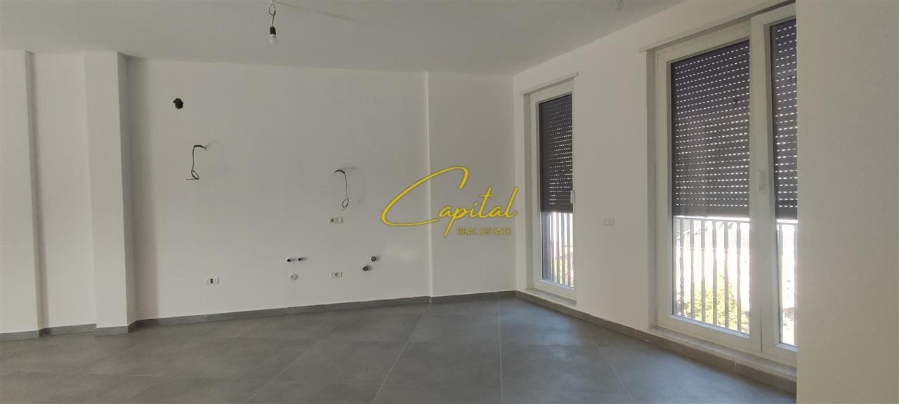 AMBIENT BIZNESI ME QERA 220 M2 QENDER 2.500 EURO