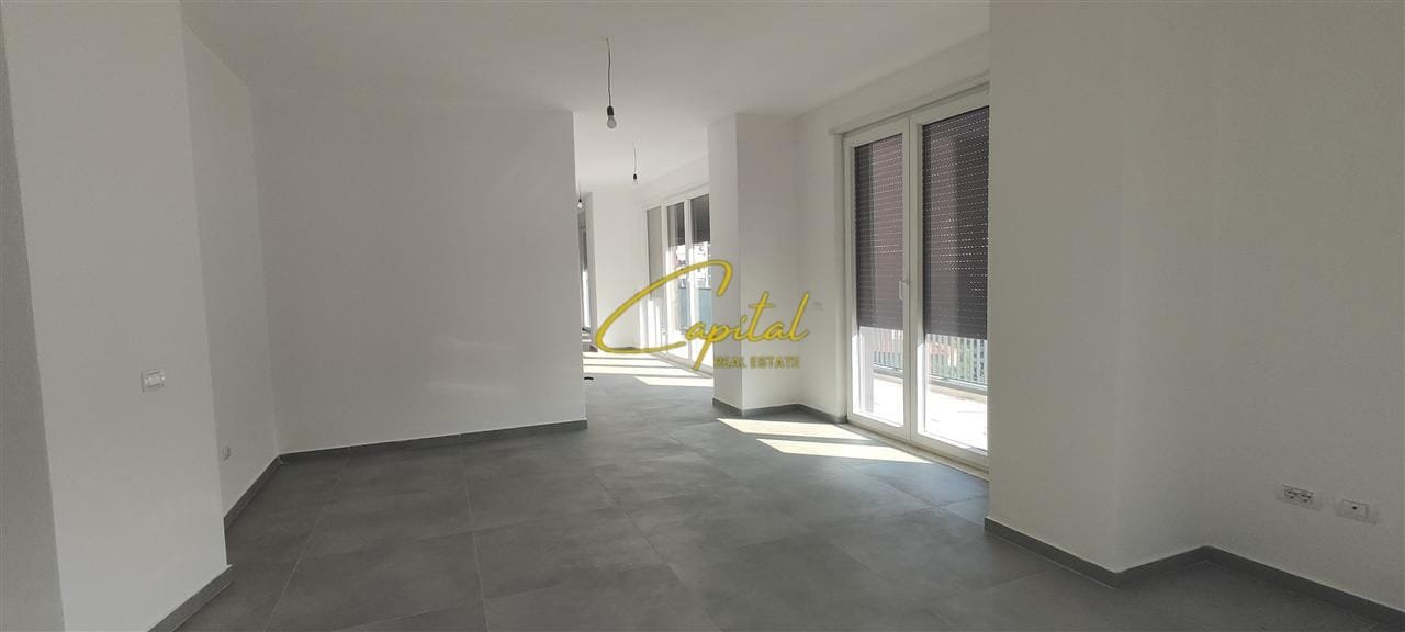 AMBIENT BIZNESI ME QERA 220 M2 QENDER 2.500 EURO