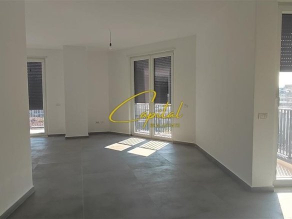 AMBIENT BIZNESI ME QERA 220 M2 QENDER 2.500 EURO