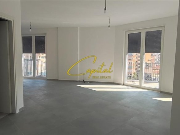 AMBIENT BIZNESI ME QERA 220 M2 QENDER 2.500 EURO