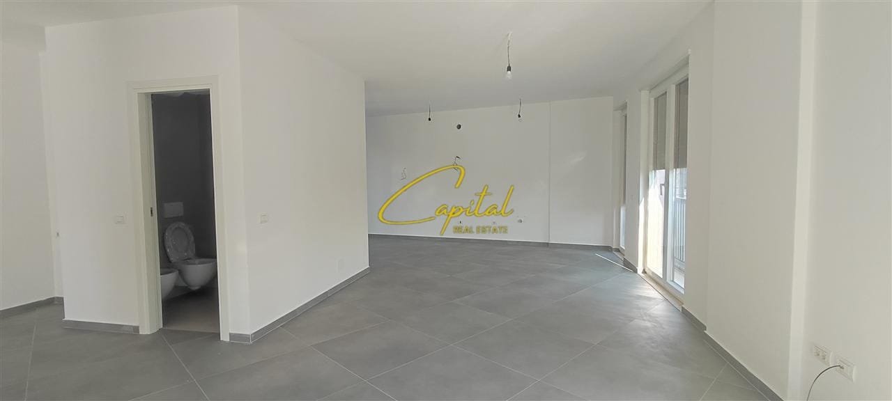 AMBIENT BIZNESI ME QERA 220 M2 QENDER 2.500 EURO