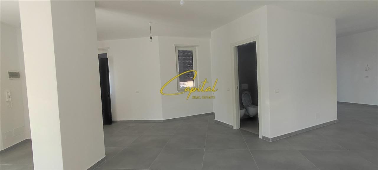 AMBIENT BIZNESI ME QERA 220 M2 QENDER 2.500 EURO