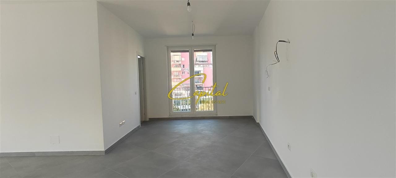AMBIENT BIZNESI ME QERA 220 M2 QENDER 2.500 EURO