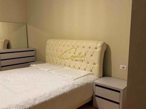 APARTAMENT ME QERA 2+1 ISH STACIONI TRENIT 800 EURO