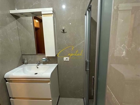 APARTAMENT ME QERA 2+1 ISH STACIONI TRENIT 800 EURO