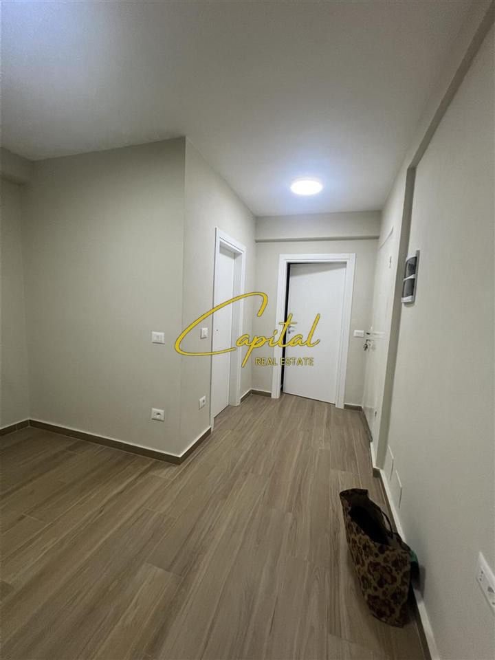 ZYRE ME QERA 50 M2 ISH BLLOKU 60.000 LEKE