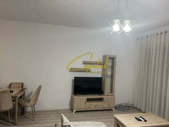 APARTAMENT ME QERA 1+1 PROKURORIA E TIRANES 600 EURO