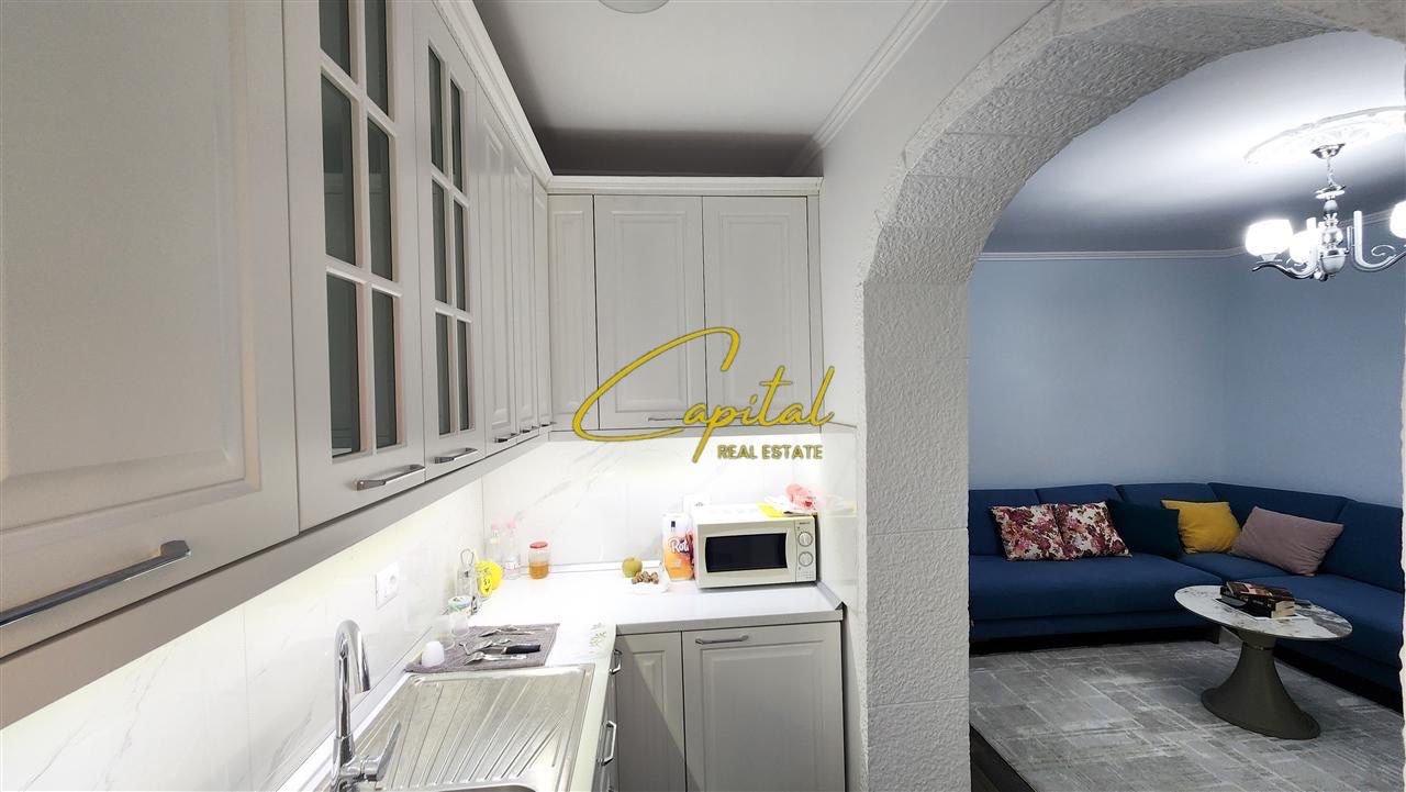 APARTAMENT ME QERA 1+1 ISH TREGU ELEKTRIK 50.000 LEKE