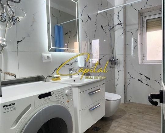 APARTAMENT ME QERA 1+1 ISH TREGU ELEKTRIK 50.000 LEKE