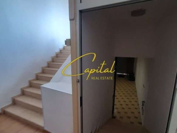 MAGAZINE ME QERA 800 M2 ISH STACIONI TRENIT 4.700 EURO