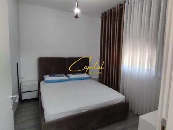 APARTAMENT ME QERA 1+1 SPITALI AMERIKAN 3 450 EURO