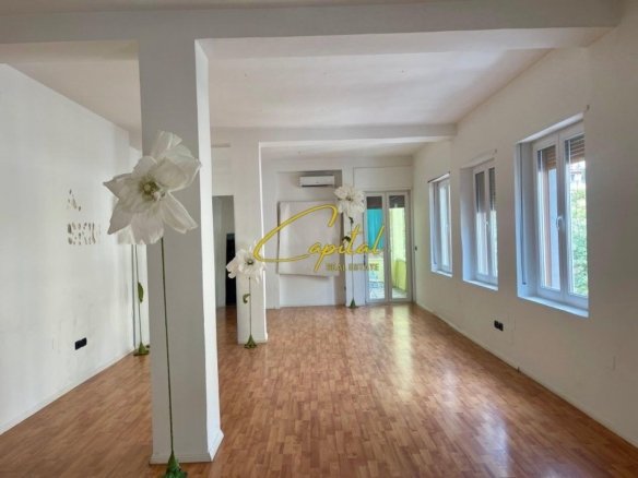 AMBIENT BIZNESI ME QERA 70 M2 ISH BLLOKU 800 EURO
