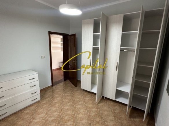 APARTAMENT ME QERA 1+1 5 MAJI 450 EURO