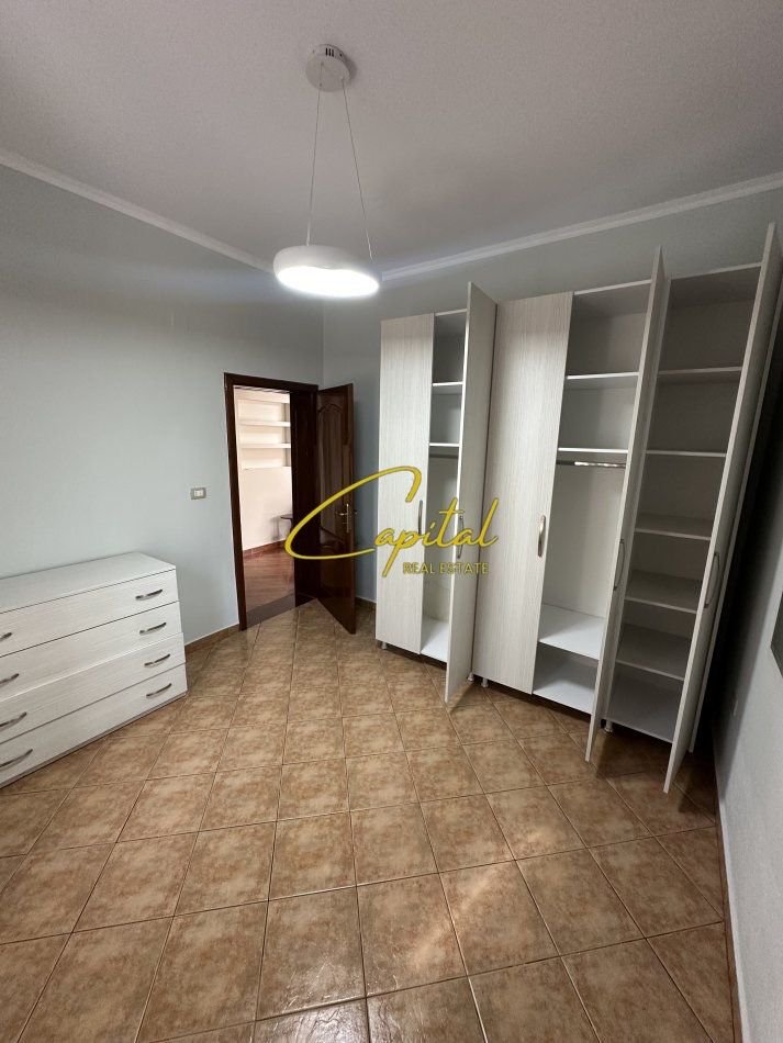 APARTAMENT ME QERA 1+1 5 MAJI 450 EURO