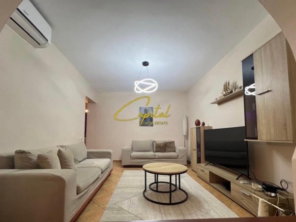 APARTAMENT ME QERA 2+1 MYSLYM SHYRI 700 EURO
