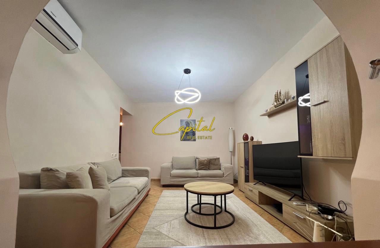 APARTAMENT ME QERA 2+1 MYSLYM SHYRI 700 EURO