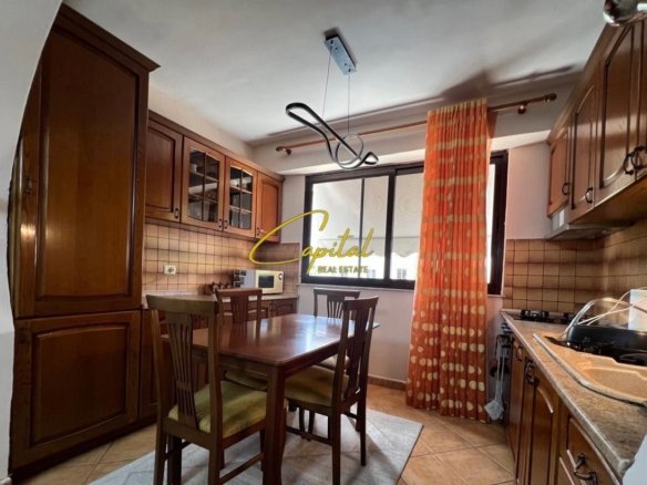 APARTAMENT ME QERA 2+1 MYSLYM SHYRI 700 EURO