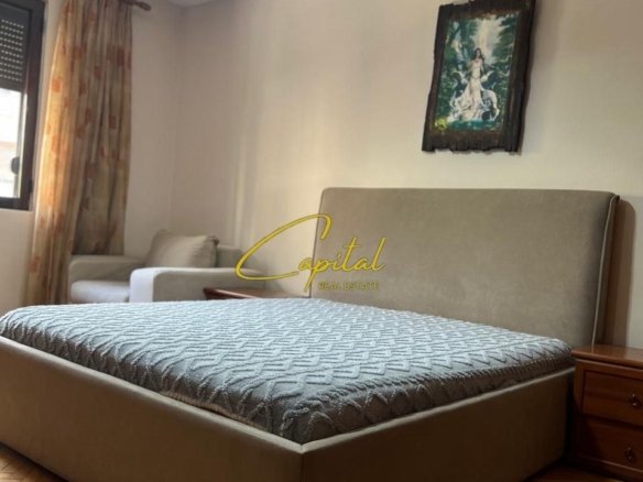 APARTAMENT ME QERA 2+1 MYSLYM SHYRI 700 EURO