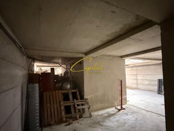 MAGAZINE ME QERA 200 M2 KOMBINAT 50.000 LEKE