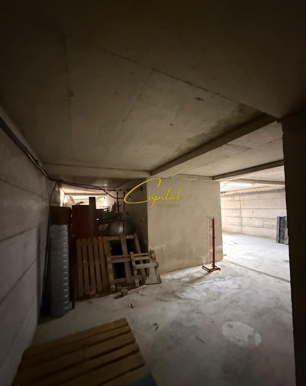 MAGAZINE ME QERA 200 M2 KOMBINAT 50.000 LEKE