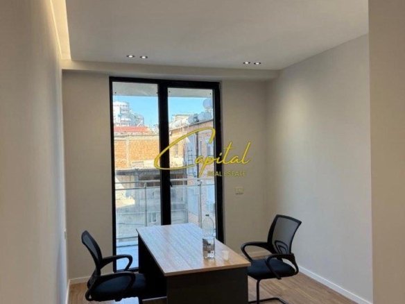 ZYRE ME QERA 70 M2 REZIDENCA GOLDEN TOWER 700 EURO