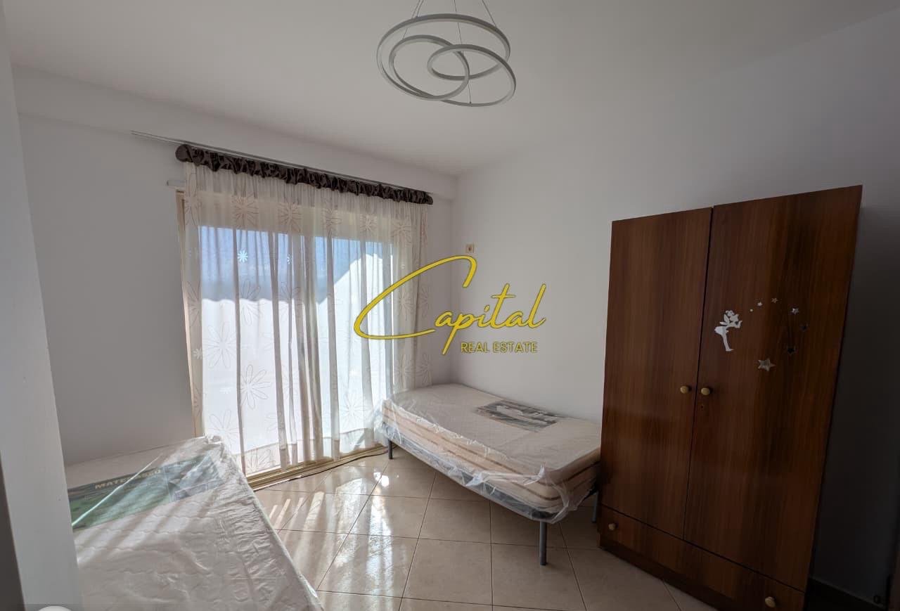 APARTAMENT ME QERA 2+1 RRUGA KONGRESI I MANASTIRIT 55.000 LEKE