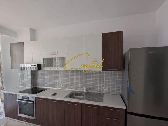 APARTAMENT ME QERA 2+1 RRUGA KONGRESI I MANASTIRIT 55.000 LEKE