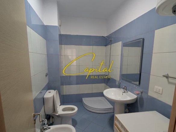 APARTAMENT ME QERA 2+1 RRUGA KONGRESI I MANASTIRIT 55.000 LEKE
