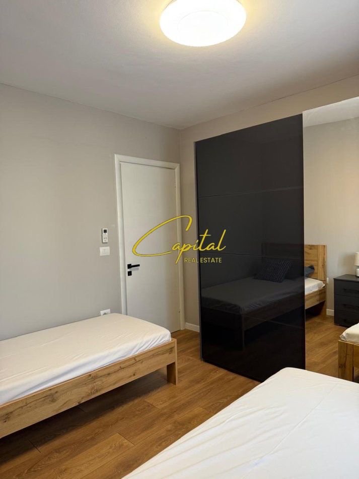 WhatsApp Image 2025-11-21 at 1.43.03 PM (1) APARTAMENT ME QERA 2+1 RRUGA JORDAN MISJA 800 EURO