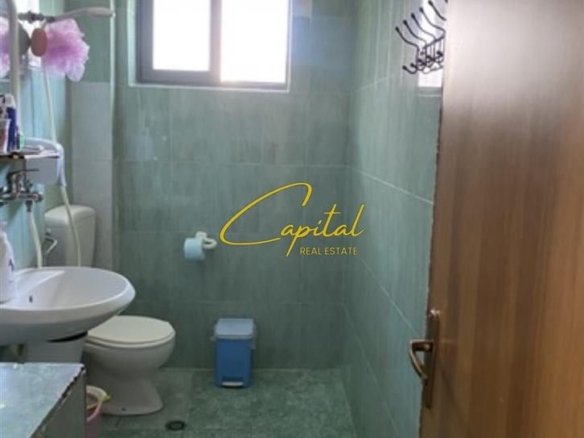 SHITET APARTAMENT 1+1 SHKOLLA E BASHKUAR 8.000.000 LEKE