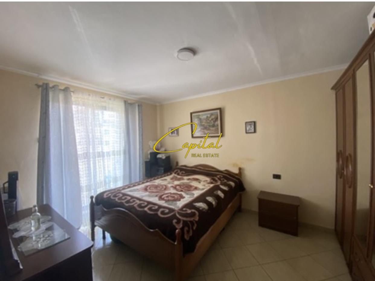 SHITET APARTAMENT 1+1 SHKOLLA E BASHKUAR 8.000.000 LEKE