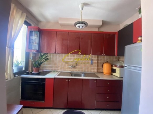 SHITET APARTAMENT 1+1 SHKOLLA E BASHKUAR 8.000.000 LEKE