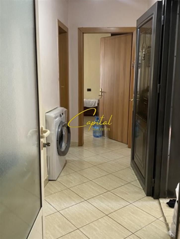 SHITET APARTAMENT 1+1 SHKOLLA E BASHKUAR 8.000.000 LEKE