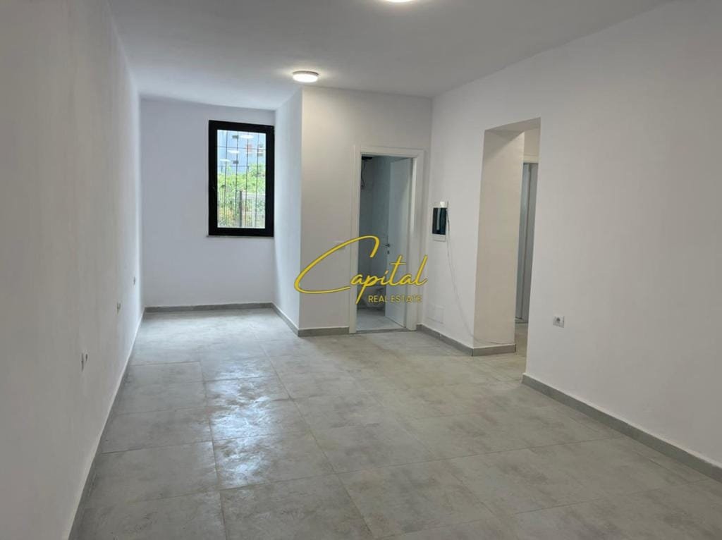 WhatsApp Image 2025-11-24 at 1.40.10 PM AMBIENT BIZNESI ME QERA 70 M2 STADIUMI DINAMO 800 EURO