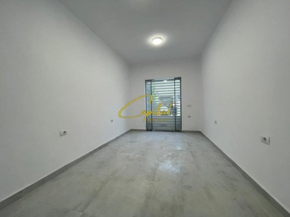 AMBIENT BIZNESI ME QERA 70 M2 STADIUMI DINAMO 800 EURO