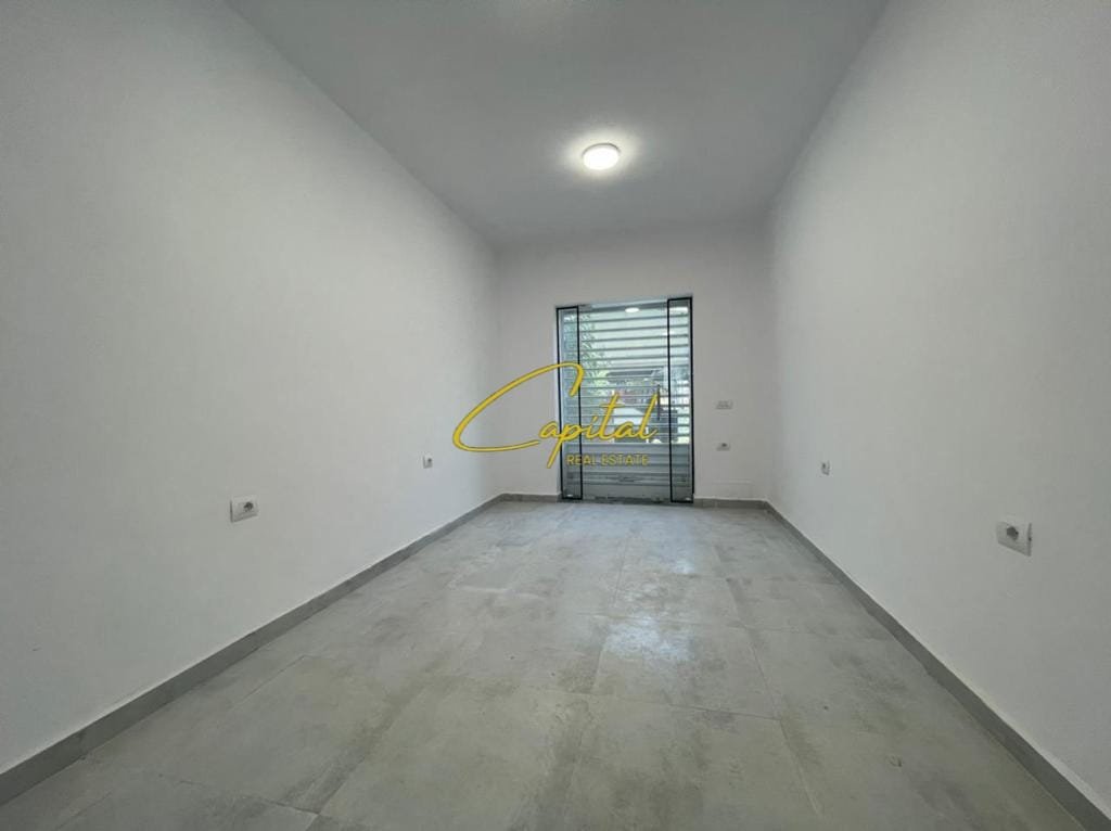 WhatsApp Image 2025-11-24 at 1.40.12 PM AMBIENT BIZNESI ME QERA 70 M2 STADIUMI DINAMO 800 EURO