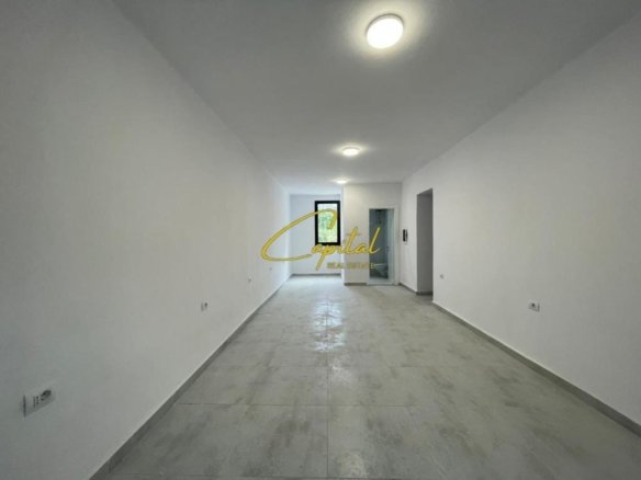 AMBIENT BIZNESI ME QERA 70 M2 STADIUMI DINAMO 800 EURO