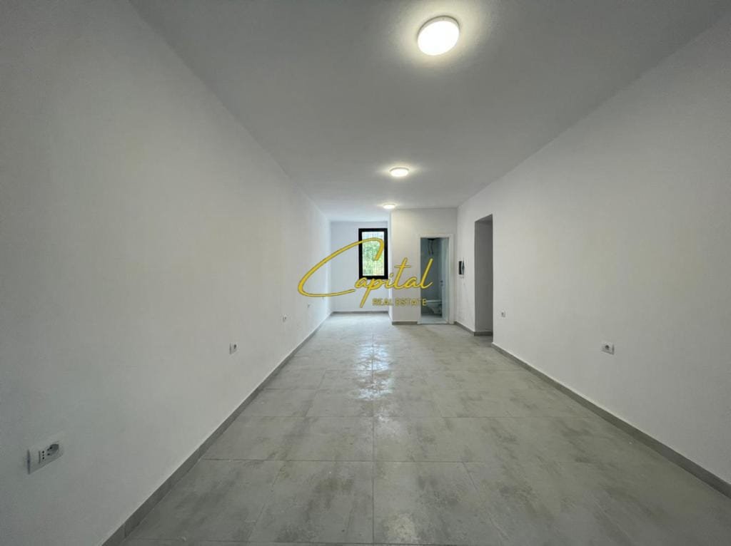 WhatsApp Image 2025-11-24 at 1.40.13 PM AMBIENT BIZNESI ME QERA 70 M2 STADIUMI DINAMO 800 EURO