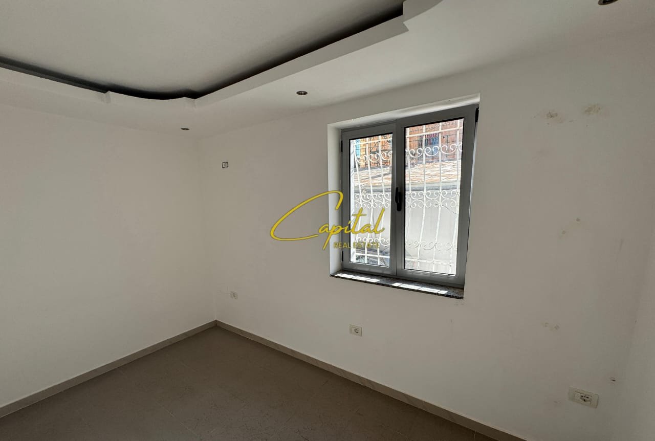 WhatsApp Image 2025-11-24 at 10.00.18 AM (1) ZYRA ME QERA 100 M2 RRUGA MINE PEZA 800 EURO