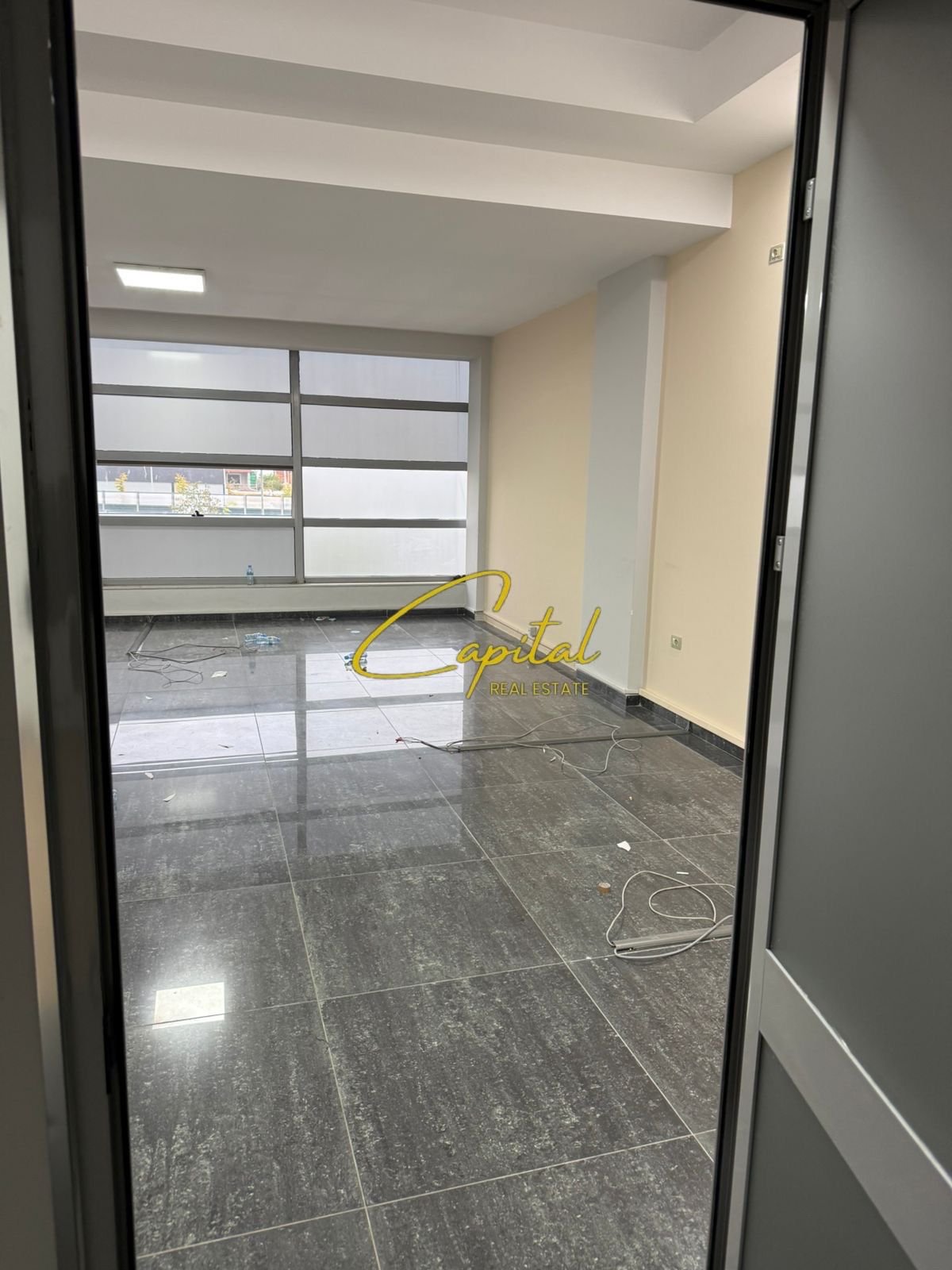 AMBIENT BIZNESI ME QERA 75 M2 ASTIR 60.000 LEKE