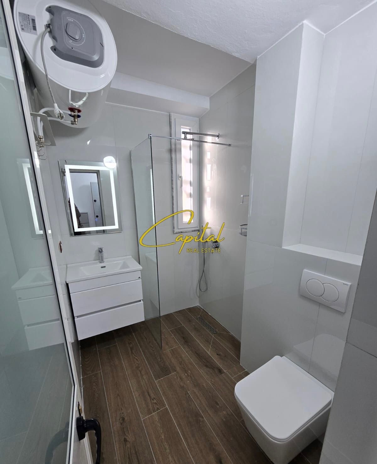 WhatsApp Image 2025-11-24 at 2.45.27 PM GARSONIERE ME QERA 34 M2 QENDER 50.000 LEKE