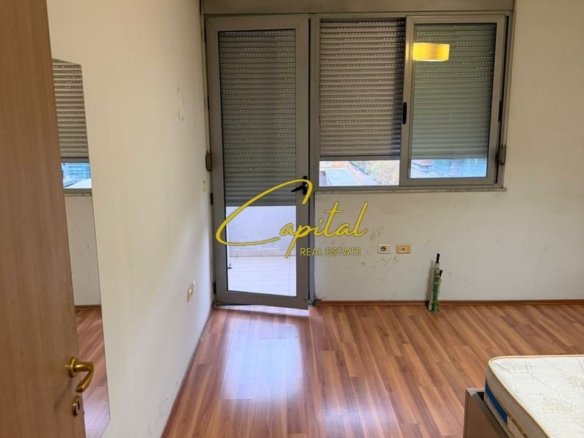 APARTAMENT ME QERA 2+1+2 RRUGA E KAVAJES 70.000 LEKE