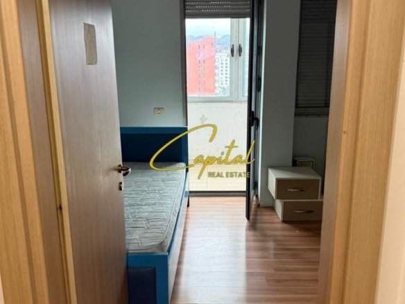 APARTAMENT ME QERA 2+1+2 RRUGA E KAVAJES 70.000 LEKE