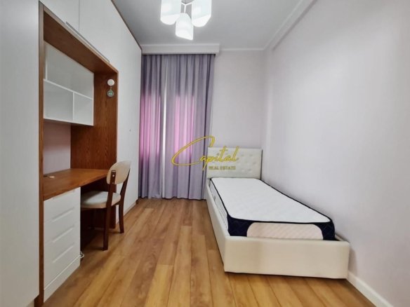 APARTAMENT ME QERA 4+1+2 KOMUNA E PARISIT 130.000 LEKE