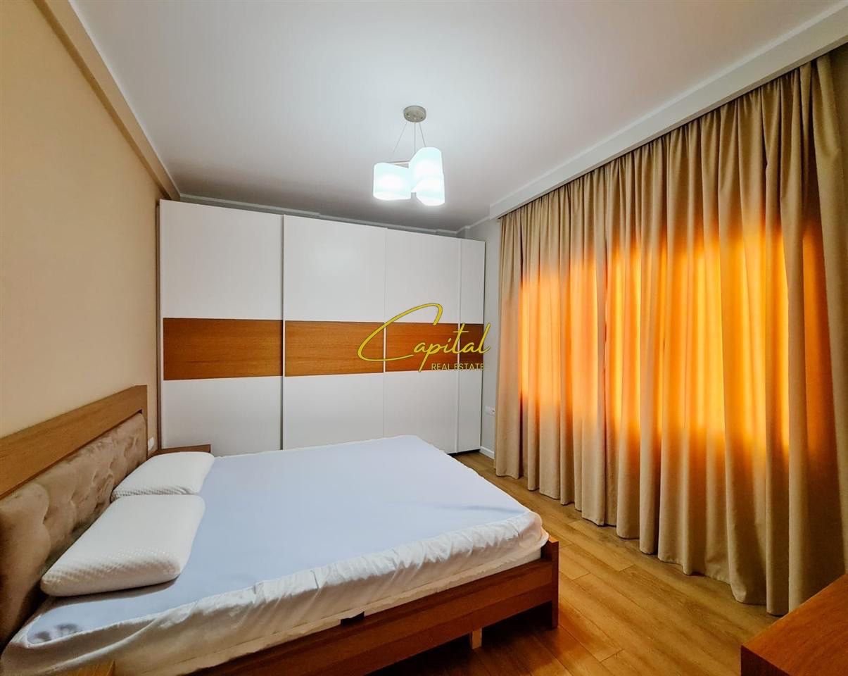 APARTAMENT ME QERA 4+1+2 KOMUNA E PARISIT 130.000 LEKE