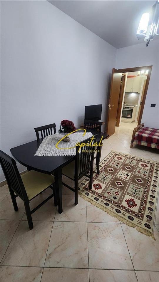 APARTAMENT ME QERA 1+1 QENDER 70.000 LEKE